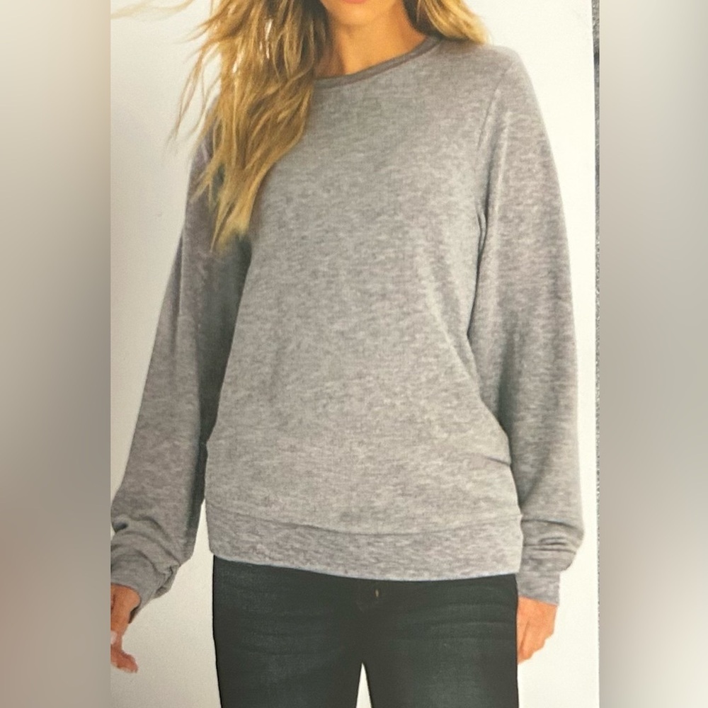 WILDFOX Light Heather Grey Crew Neck Sweatshirt Size Large or XL NWT